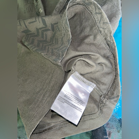 Mexx | v neck with colar long sleeve tee military green | size 24-30m - Picture 5 of 5